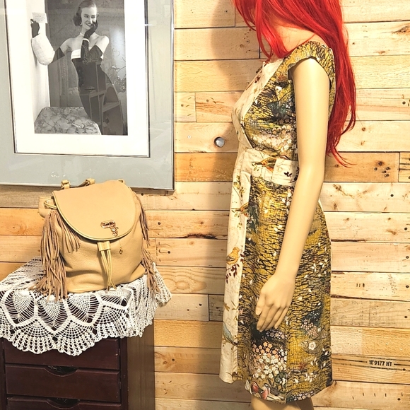 Matrushka Construction contrasting pattern front pleat dress - Picture 4 of 6